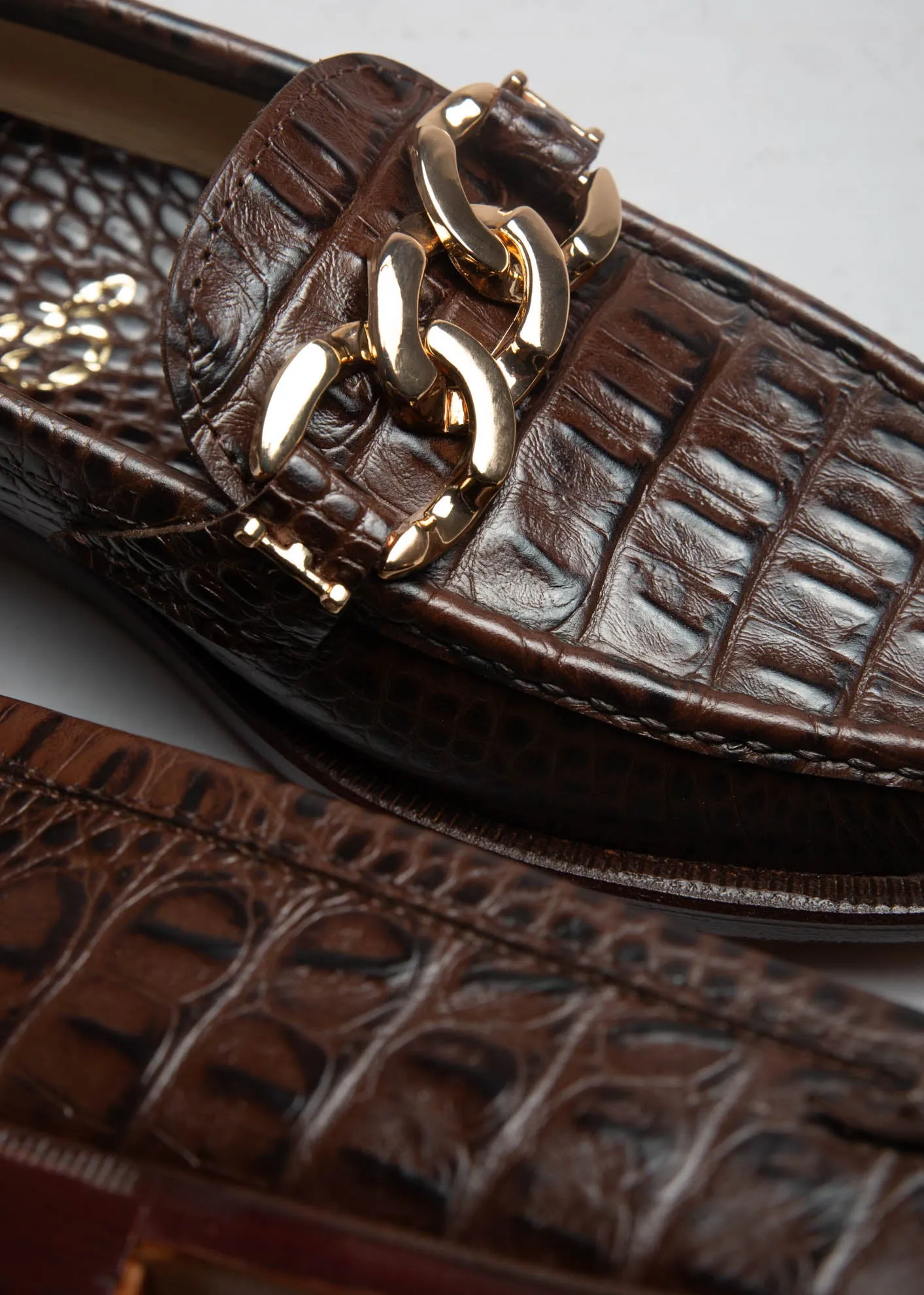 Moccasin 5327 Chain Dark Brown