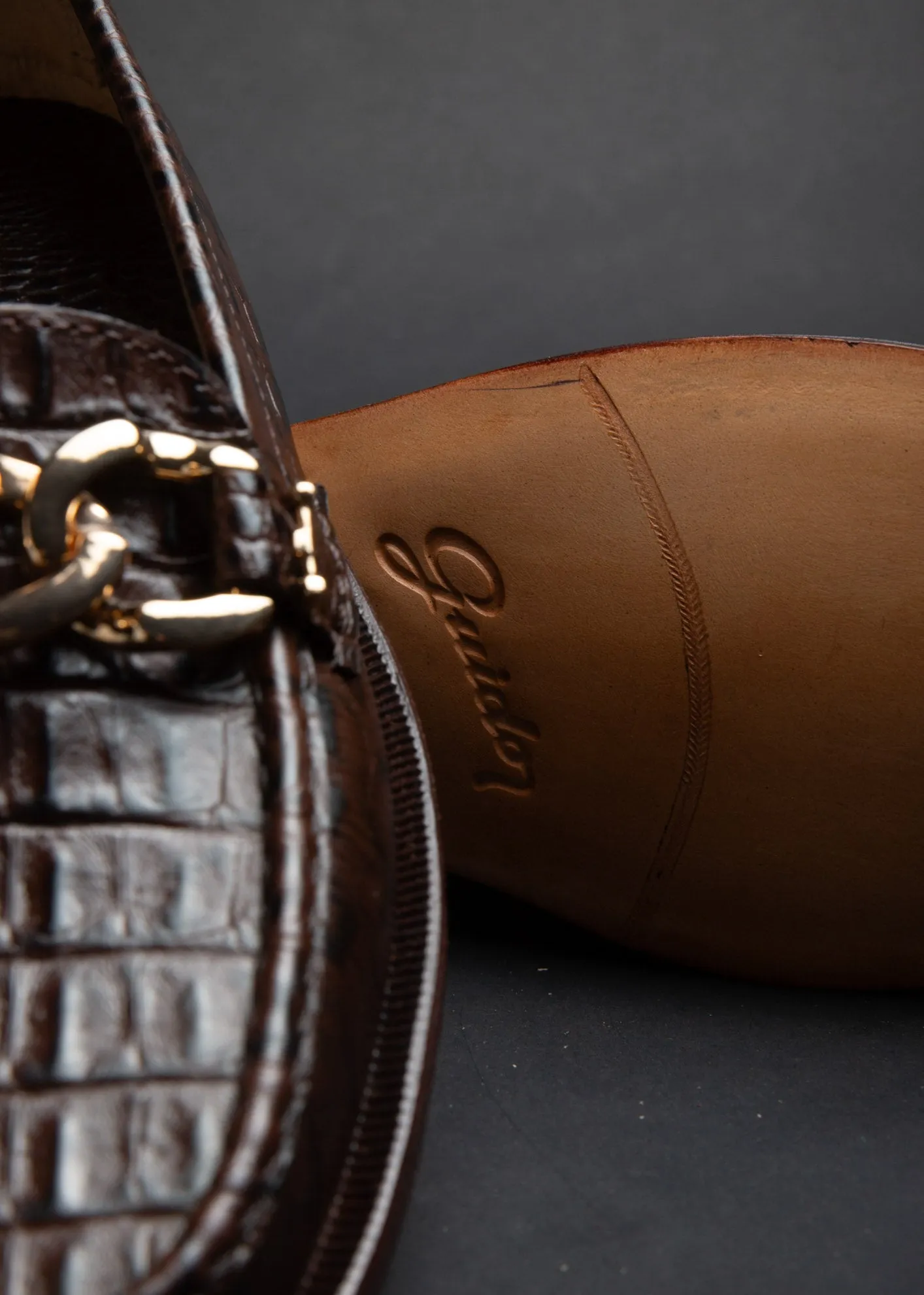Moccasin 5327 Chain Dark Brown